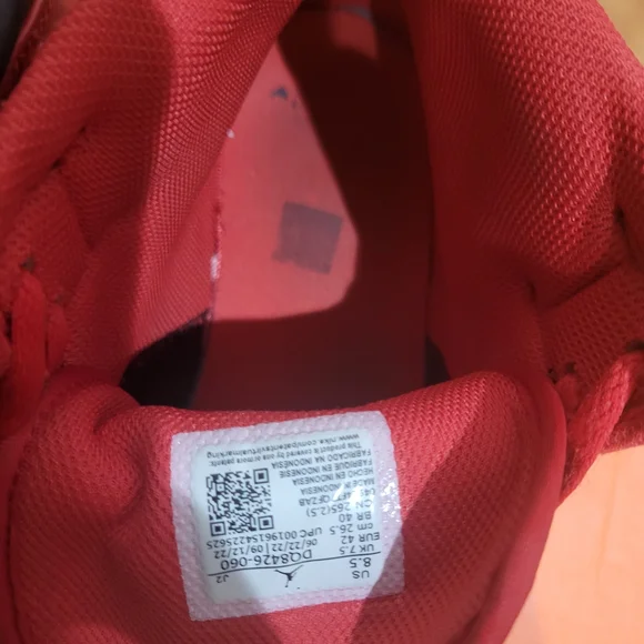 Nike Red and Black Athletic Shoes - Picture 2 of 5